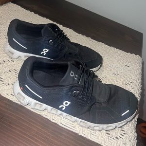 Women’s size 9 On Cloud